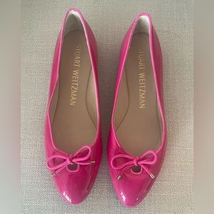 Stuart Weitzman Women’s pink patent leather flats with bows, size 8.5